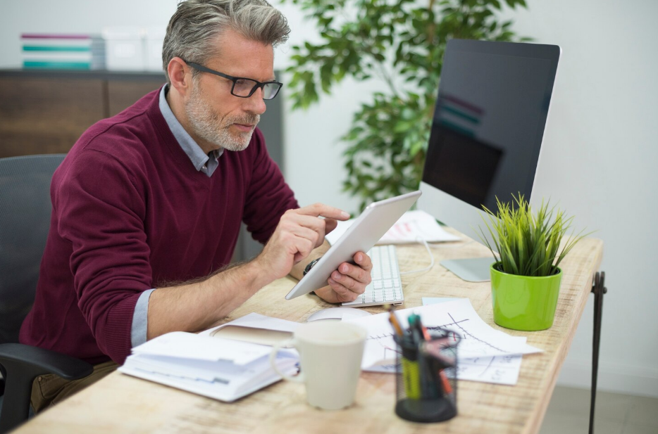 Senior Financial Analyst Jobs: Skills, Responsibilities, Salary Factors, and Career Opportunities